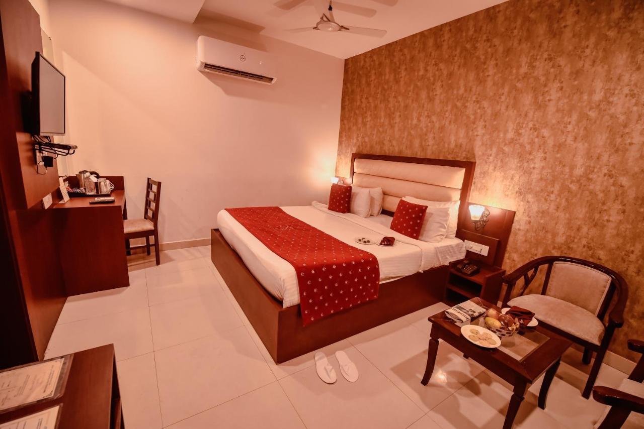 โคนัก แกรนด์ โฮเต็ล Hotel Mirzapur ภายนอก รูปภาพ