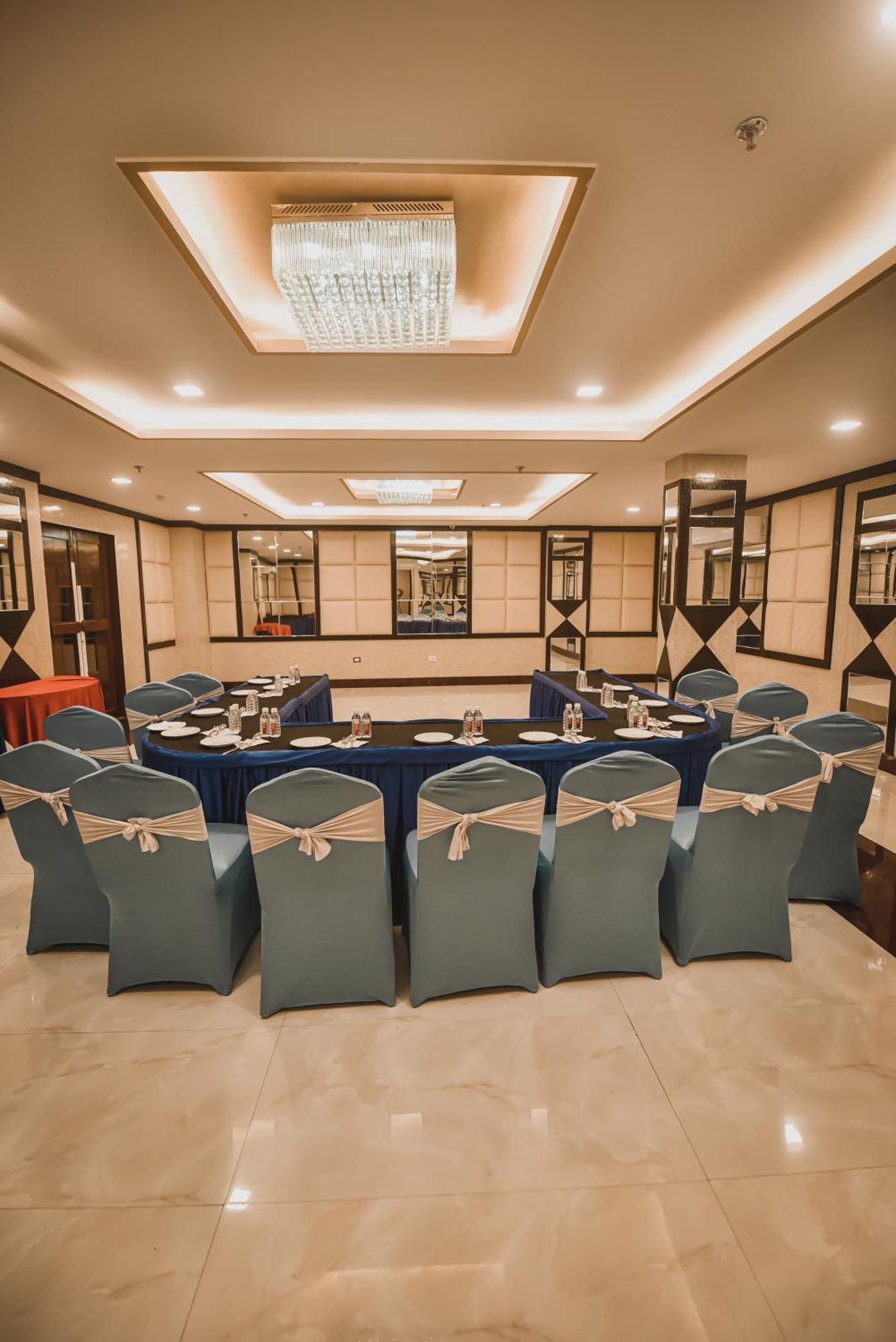 โคนัก แกรนด์ โฮเต็ล Hotel Mirzapur ภายนอก รูปภาพ