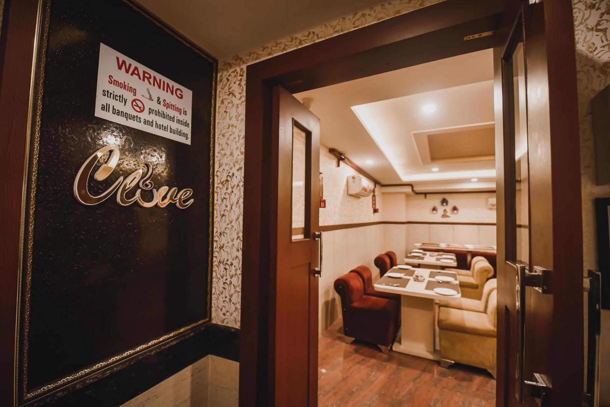 โคนัก แกรนด์ โฮเต็ล Hotel Mirzapur ภายนอก รูปภาพ