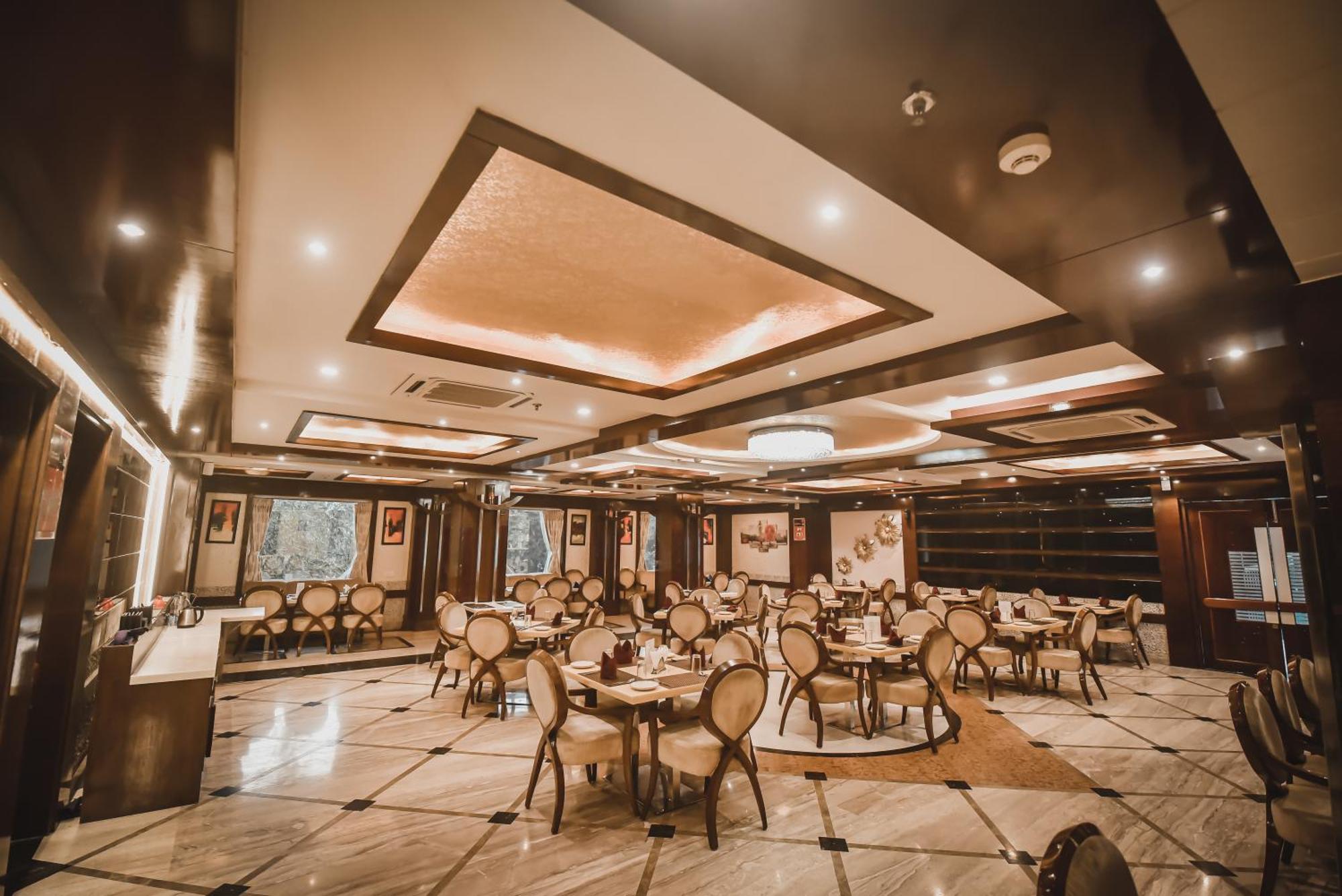 โคนัก แกรนด์ โฮเต็ล Hotel Mirzapur ภายนอก รูปภาพ