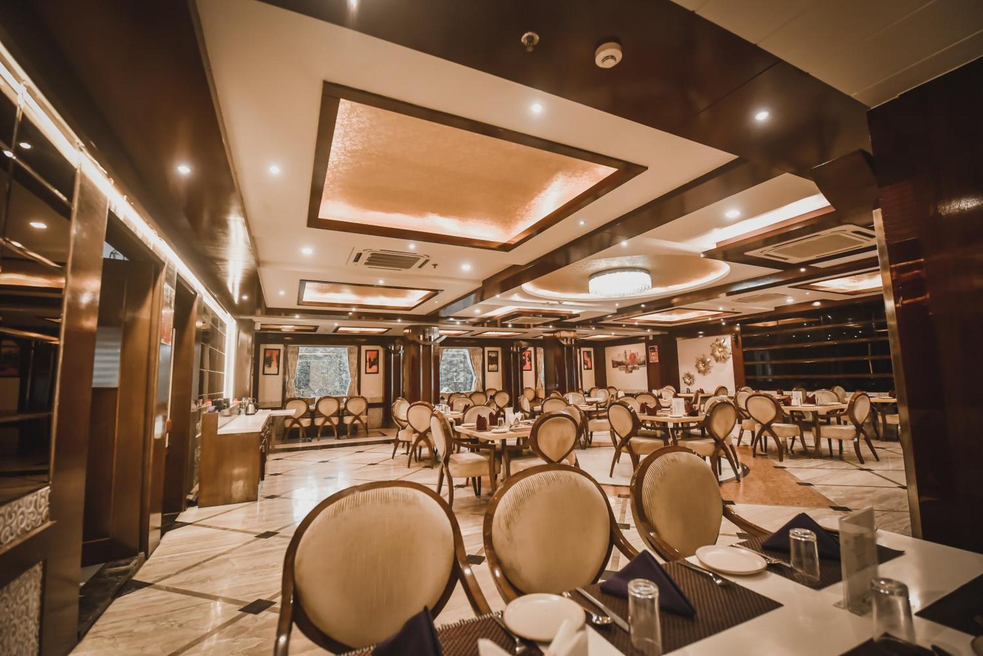 โคนัก แกรนด์ โฮเต็ล Hotel Mirzapur ภายนอก รูปภาพ