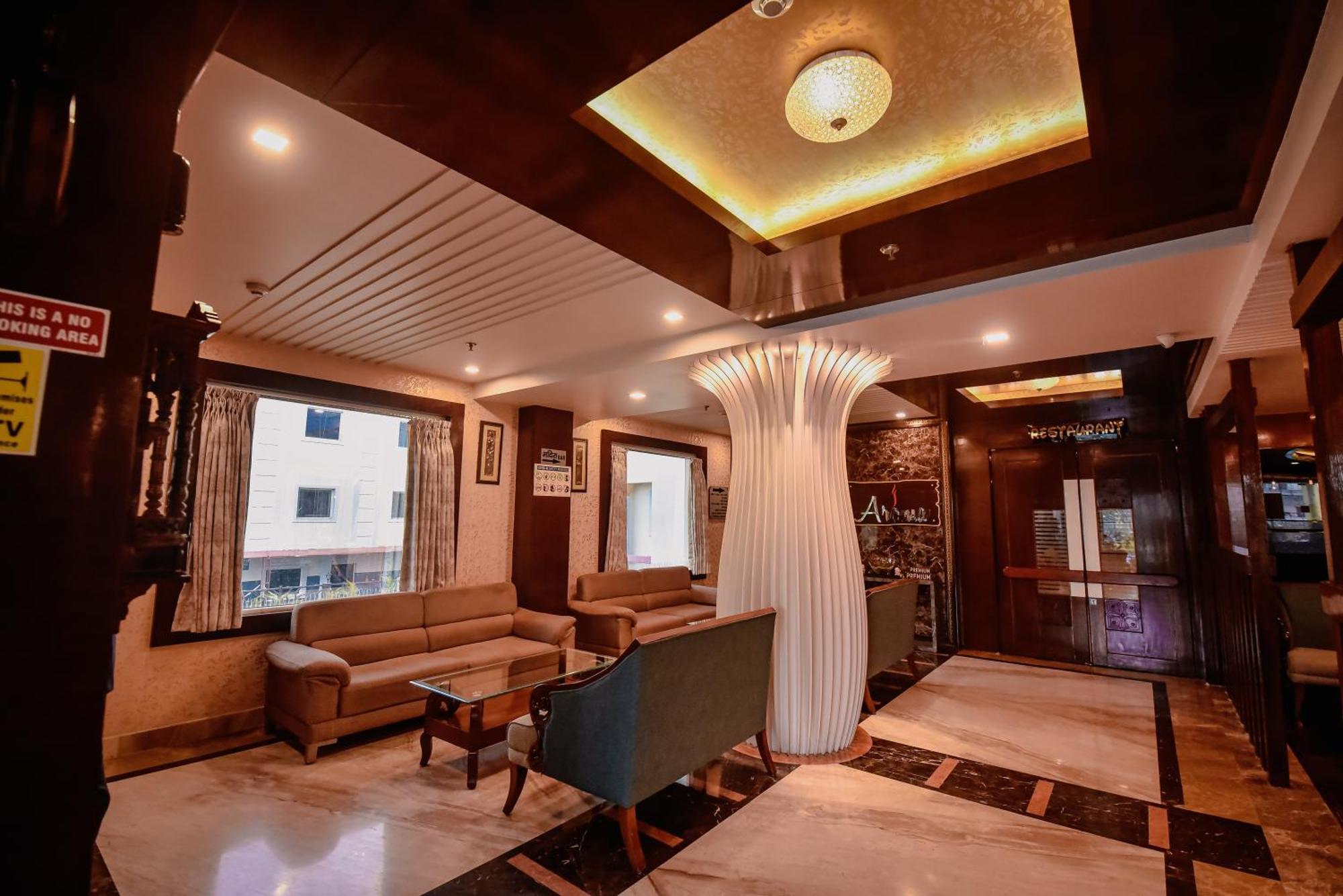 โคนัก แกรนด์ โฮเต็ล Hotel Mirzapur ภายนอก รูปภาพ