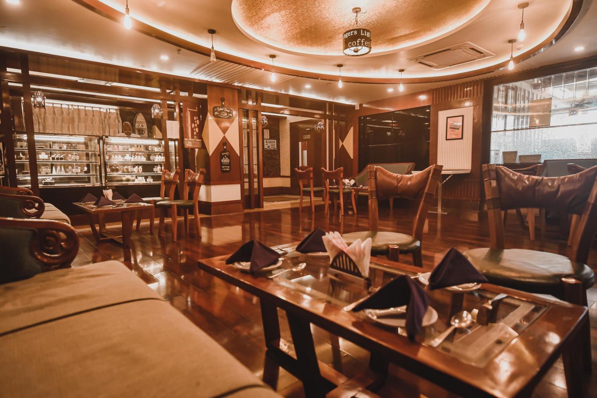 โคนัก แกรนด์ โฮเต็ล Hotel Mirzapur ภายนอก รูปภาพ
