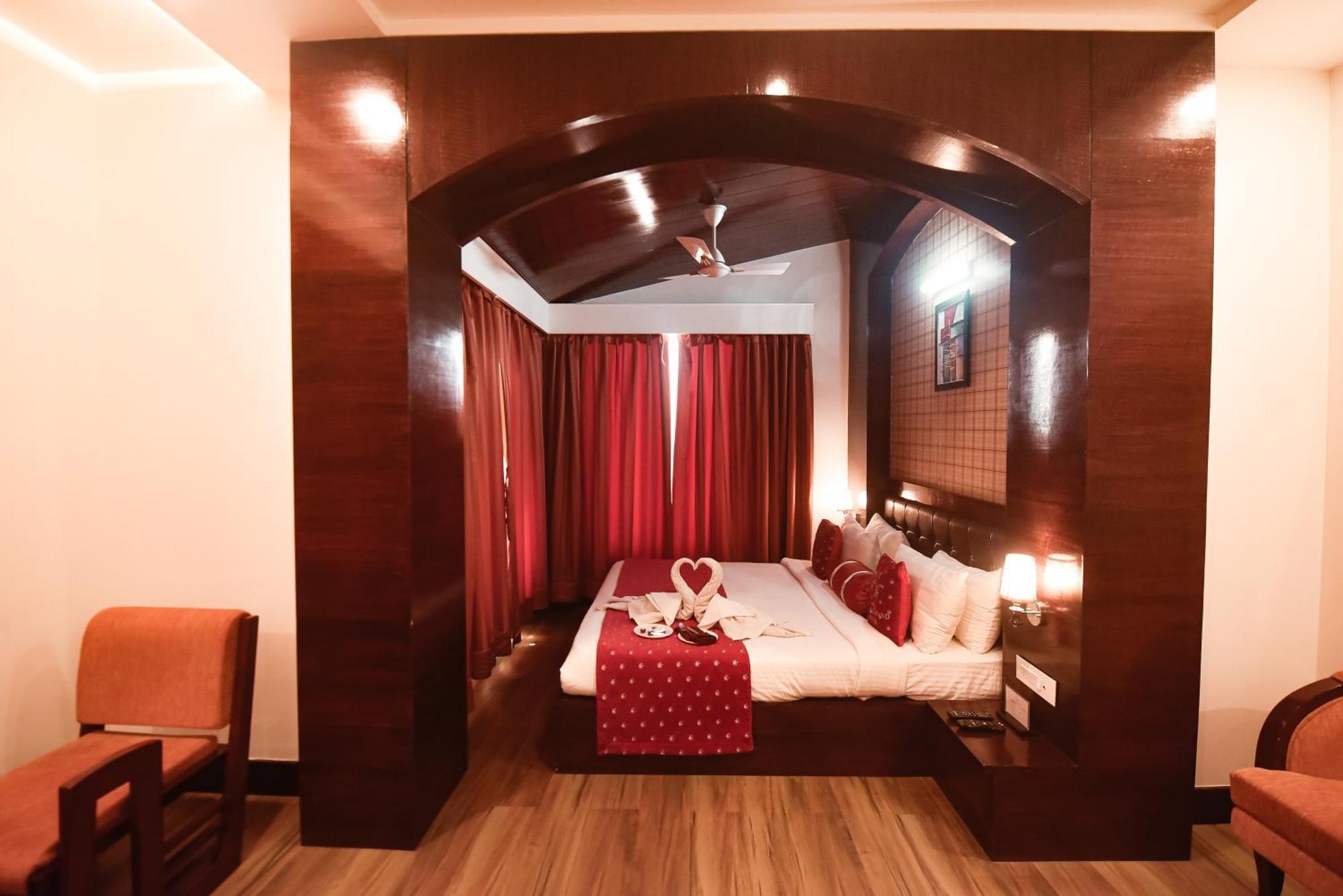 โคนัก แกรนด์ โฮเต็ล Hotel Mirzapur ภายนอก รูปภาพ