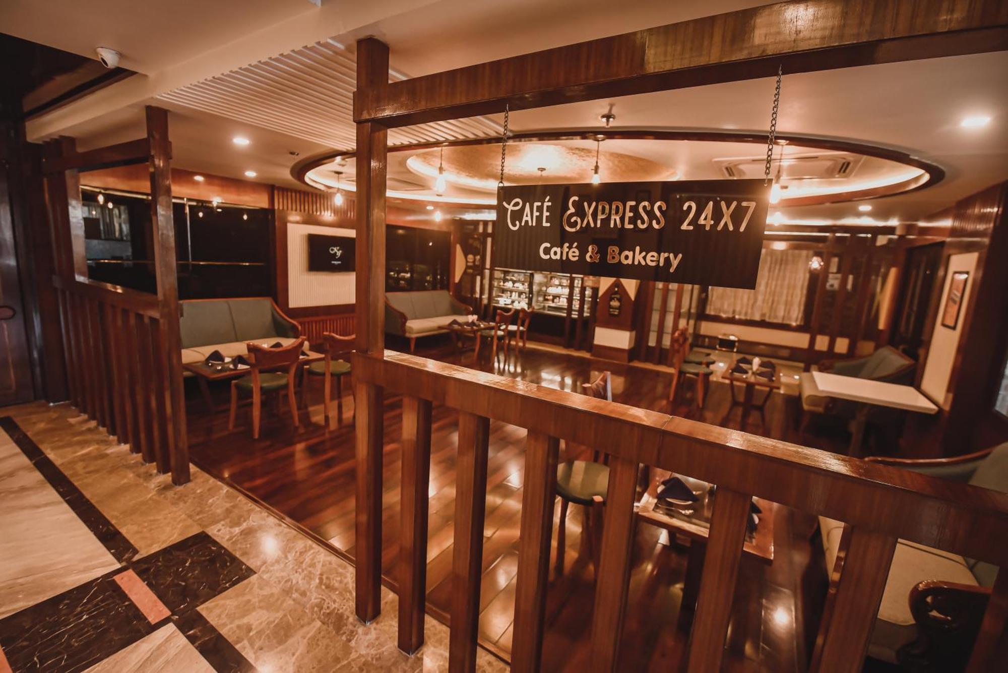 โคนัก แกรนด์ โฮเต็ล Hotel Mirzapur ภายนอก รูปภาพ