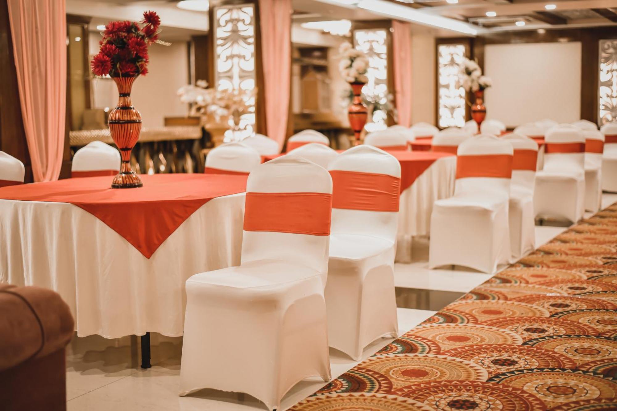 โคนัก แกรนด์ โฮเต็ล Hotel Mirzapur ภายนอก รูปภาพ