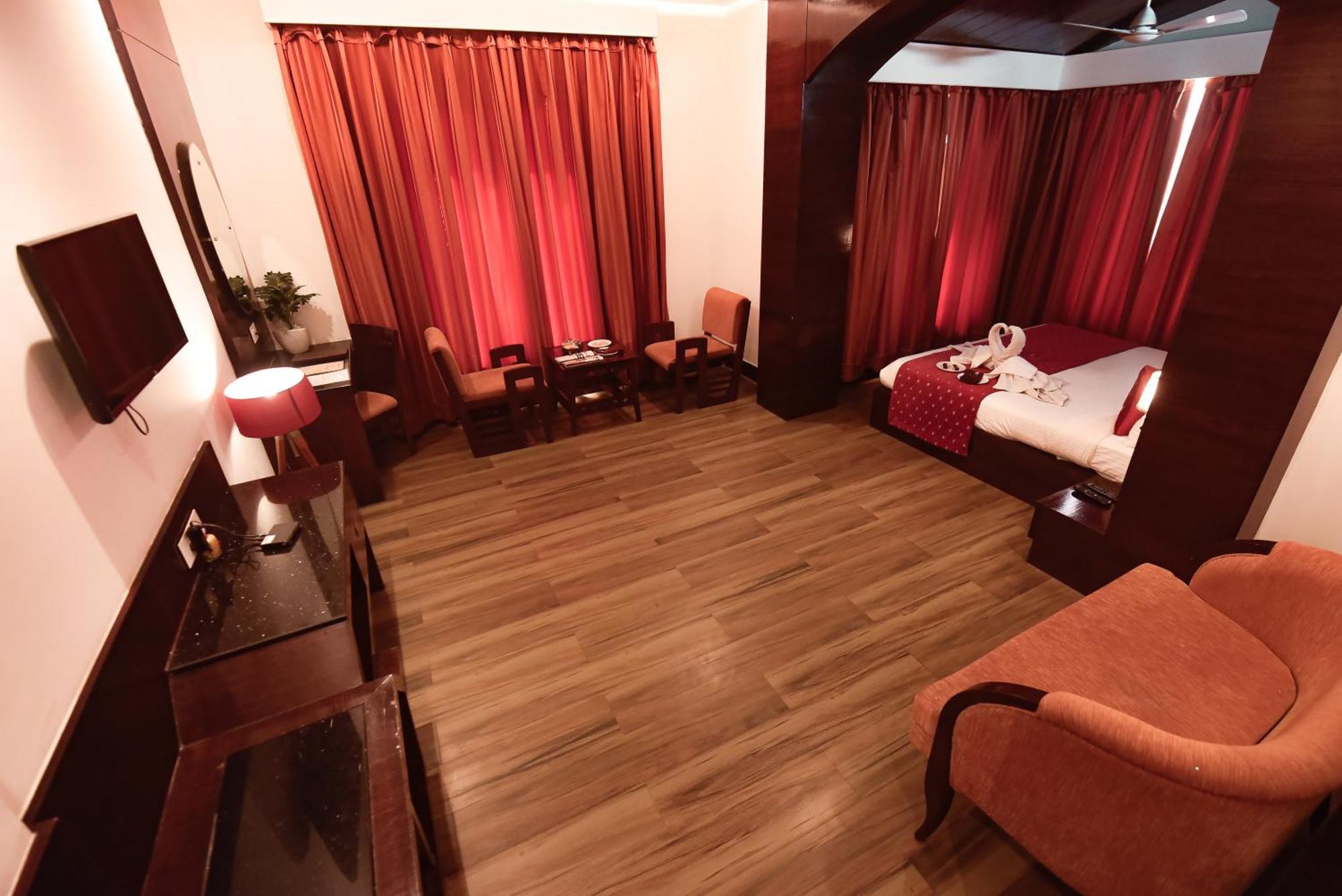โคนัก แกรนด์ โฮเต็ล Hotel Mirzapur ภายนอก รูปภาพ