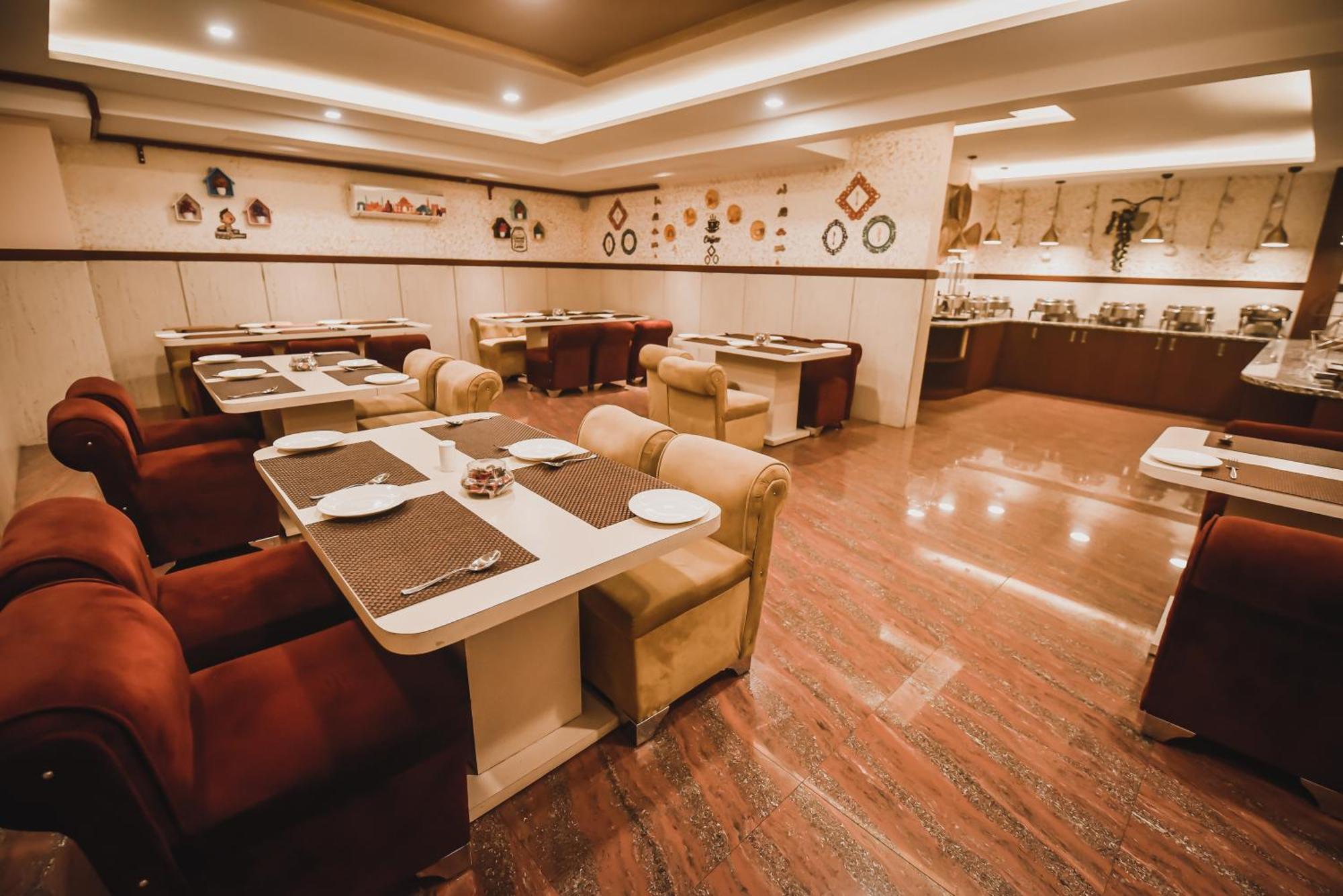 โคนัก แกรนด์ โฮเต็ล Hotel Mirzapur ภายนอก รูปภาพ