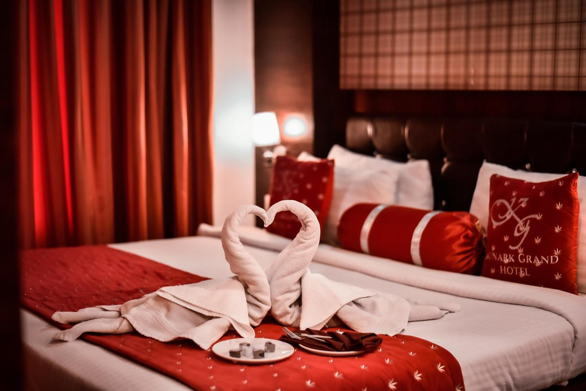 โคนัก แกรนด์ โฮเต็ล Hotel Mirzapur ภายนอก รูปภาพ