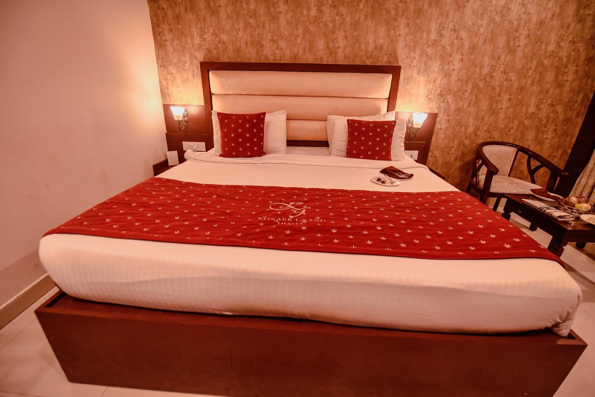 โคนัก แกรนด์ โฮเต็ล Hotel Mirzapur ภายนอก รูปภาพ