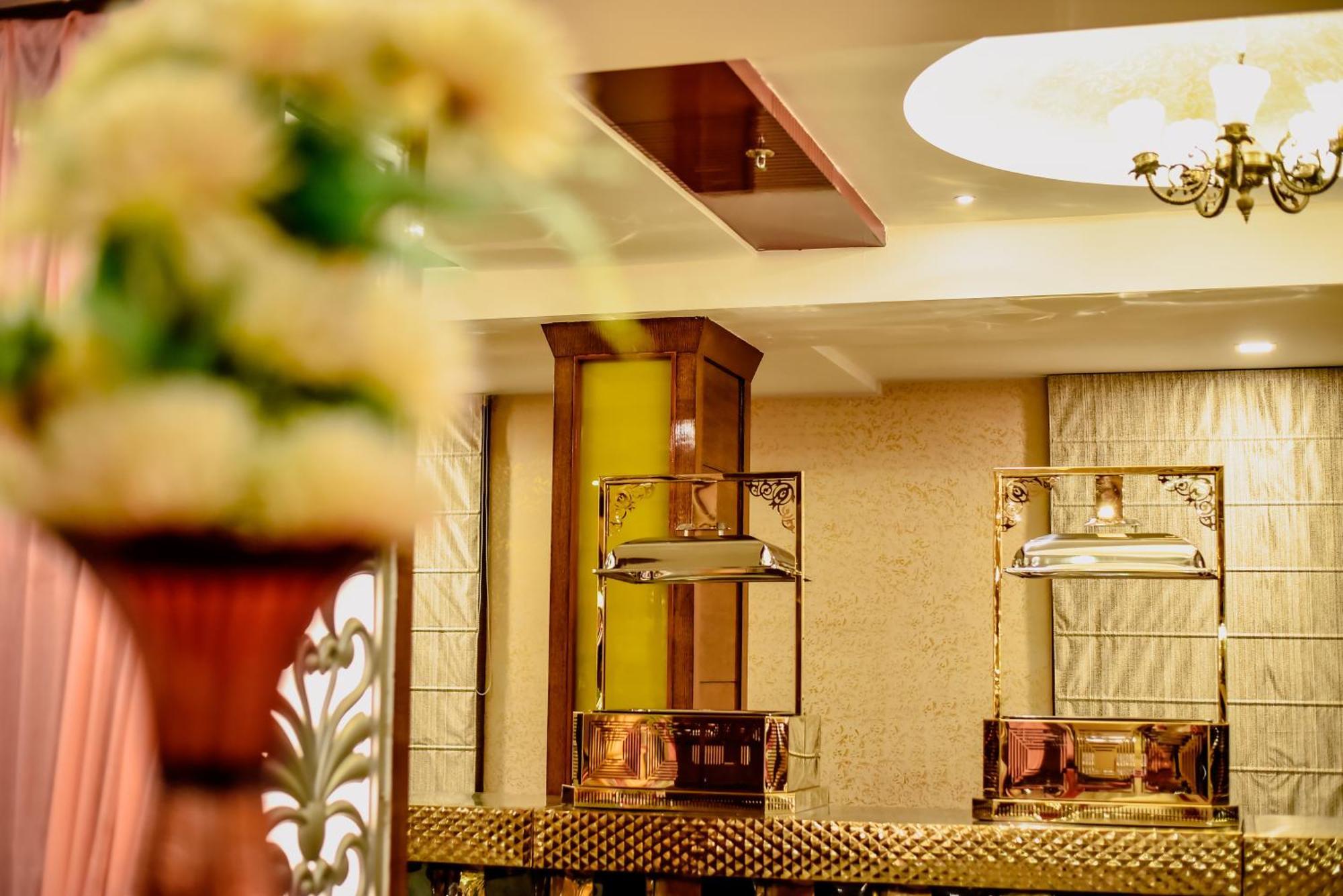 โคนัก แกรนด์ โฮเต็ล Hotel Mirzapur ภายนอก รูปภาพ