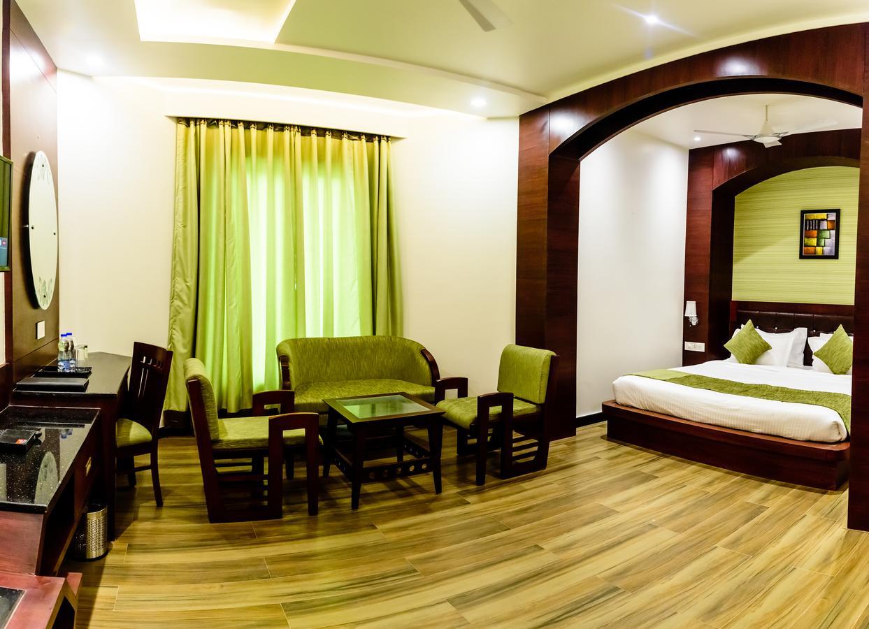 โคนัก แกรนด์ โฮเต็ล Hotel Mirzapur ภายนอก รูปภาพ