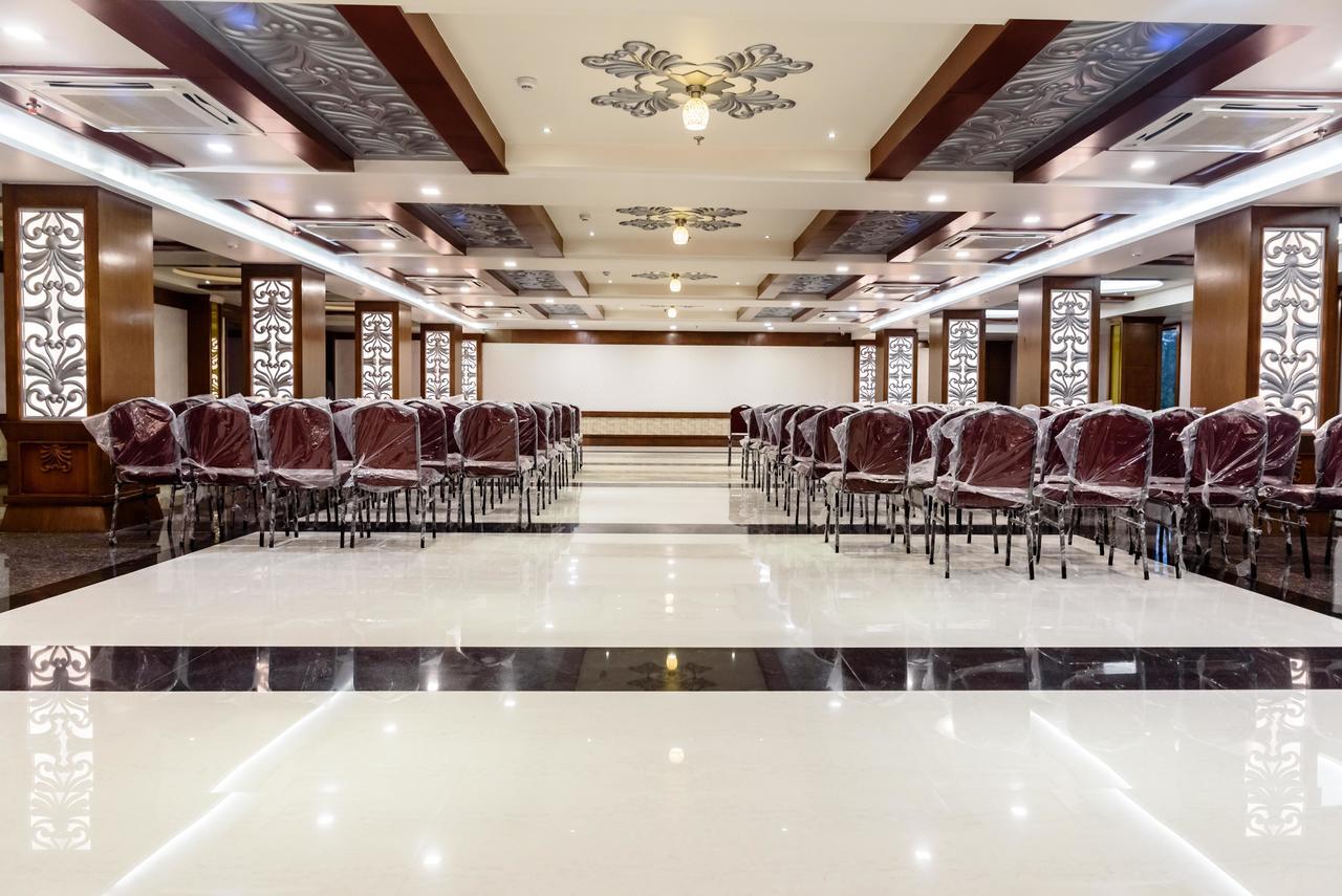โคนัก แกรนด์ โฮเต็ล Hotel Mirzapur ภายนอก รูปภาพ
