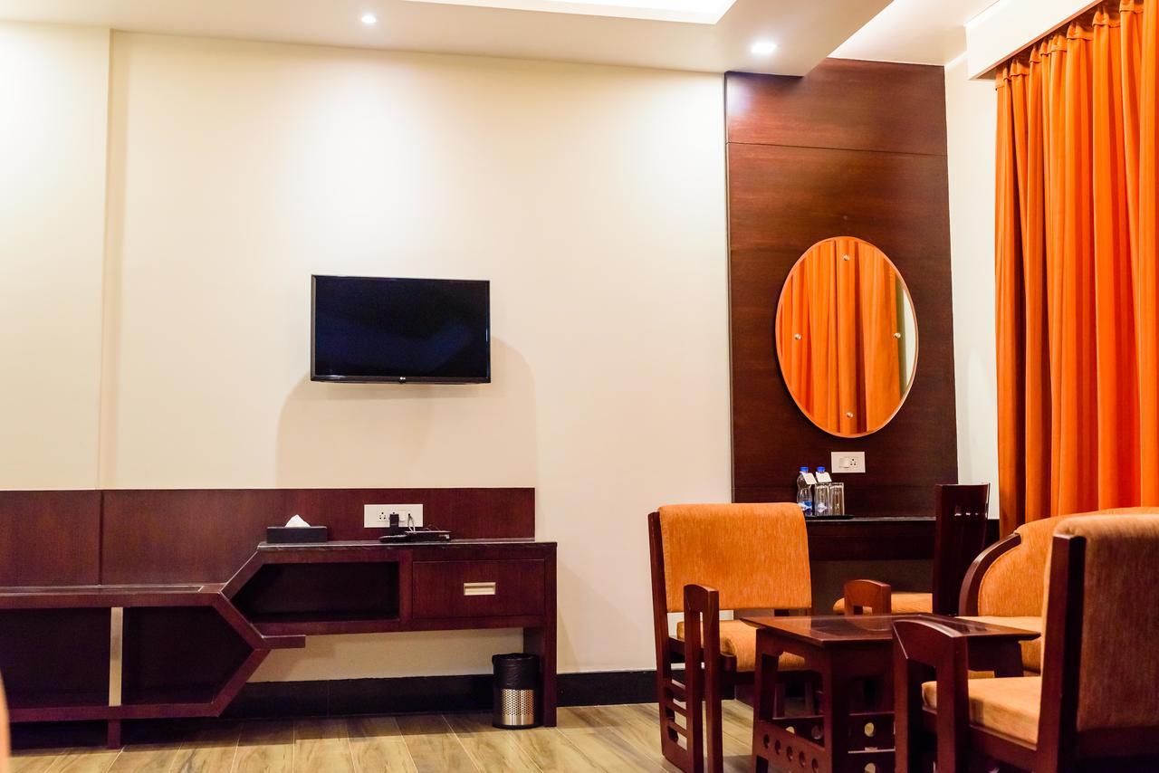 โคนัก แกรนด์ โฮเต็ล Hotel Mirzapur ภายนอก รูปภาพ