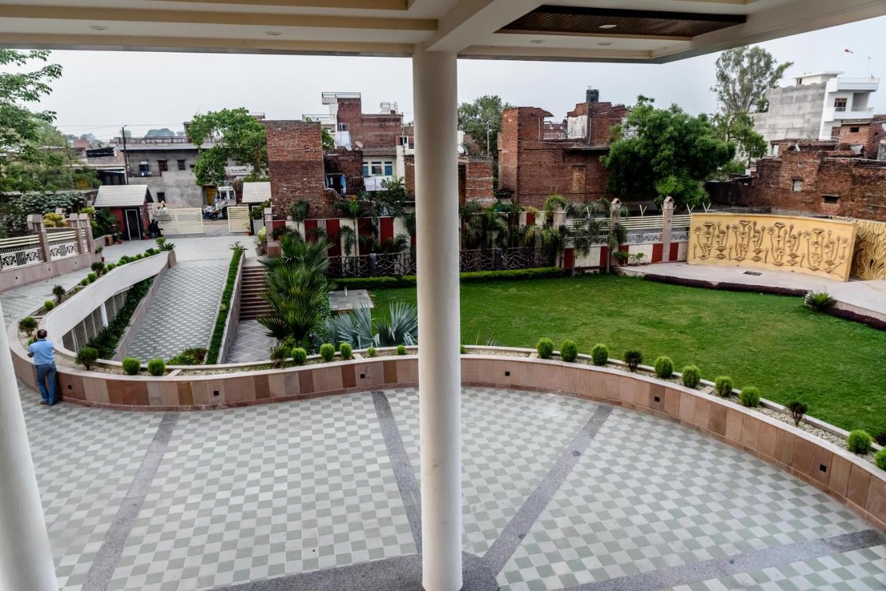โคนัก แกรนด์ โฮเต็ล Hotel Mirzapur ภายนอก รูปภาพ