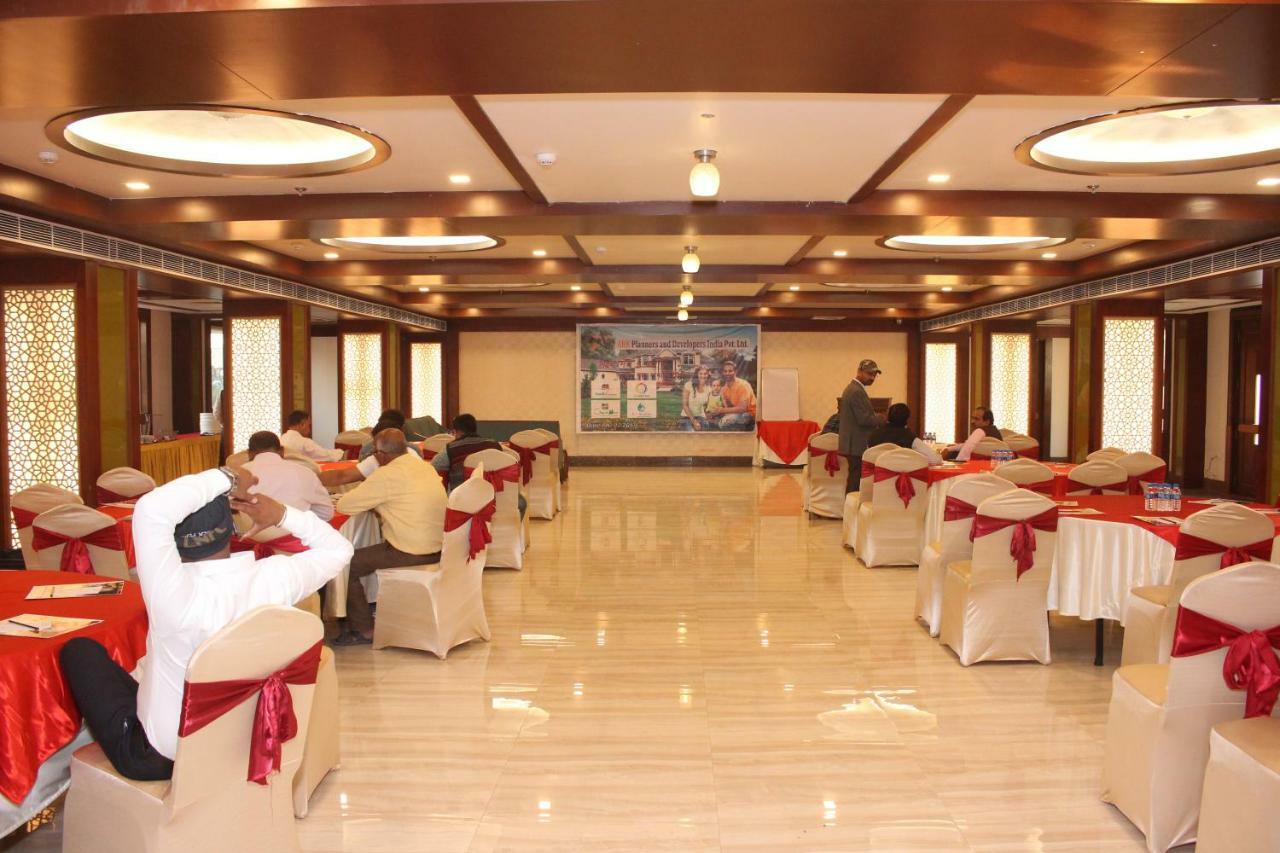 โคนัก แกรนด์ โฮเต็ล Hotel Mirzapur ภายนอก รูปภาพ